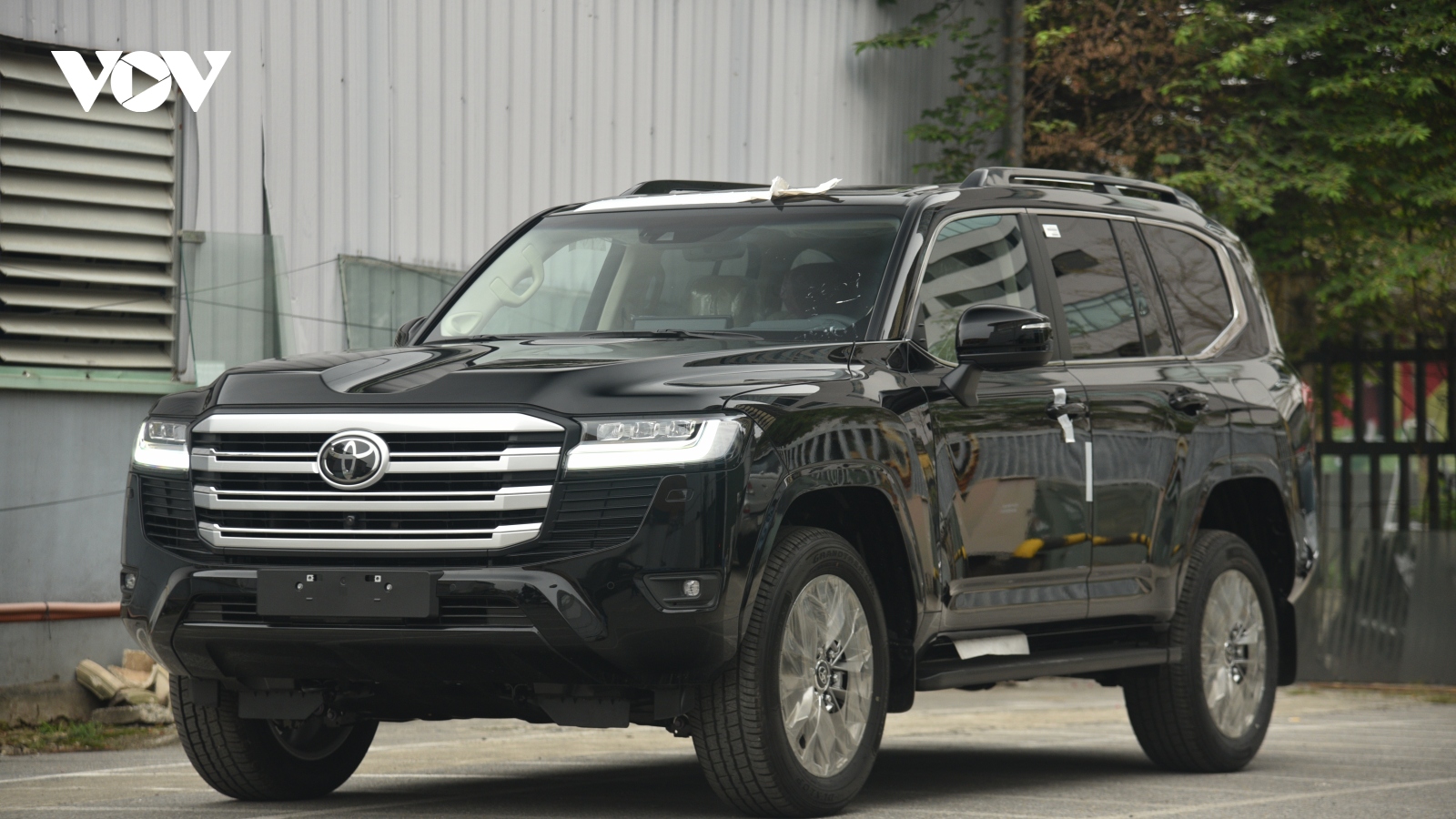 Toyota Land Cruiser 2023 nâng cấp nhẹ, tăng giá bán