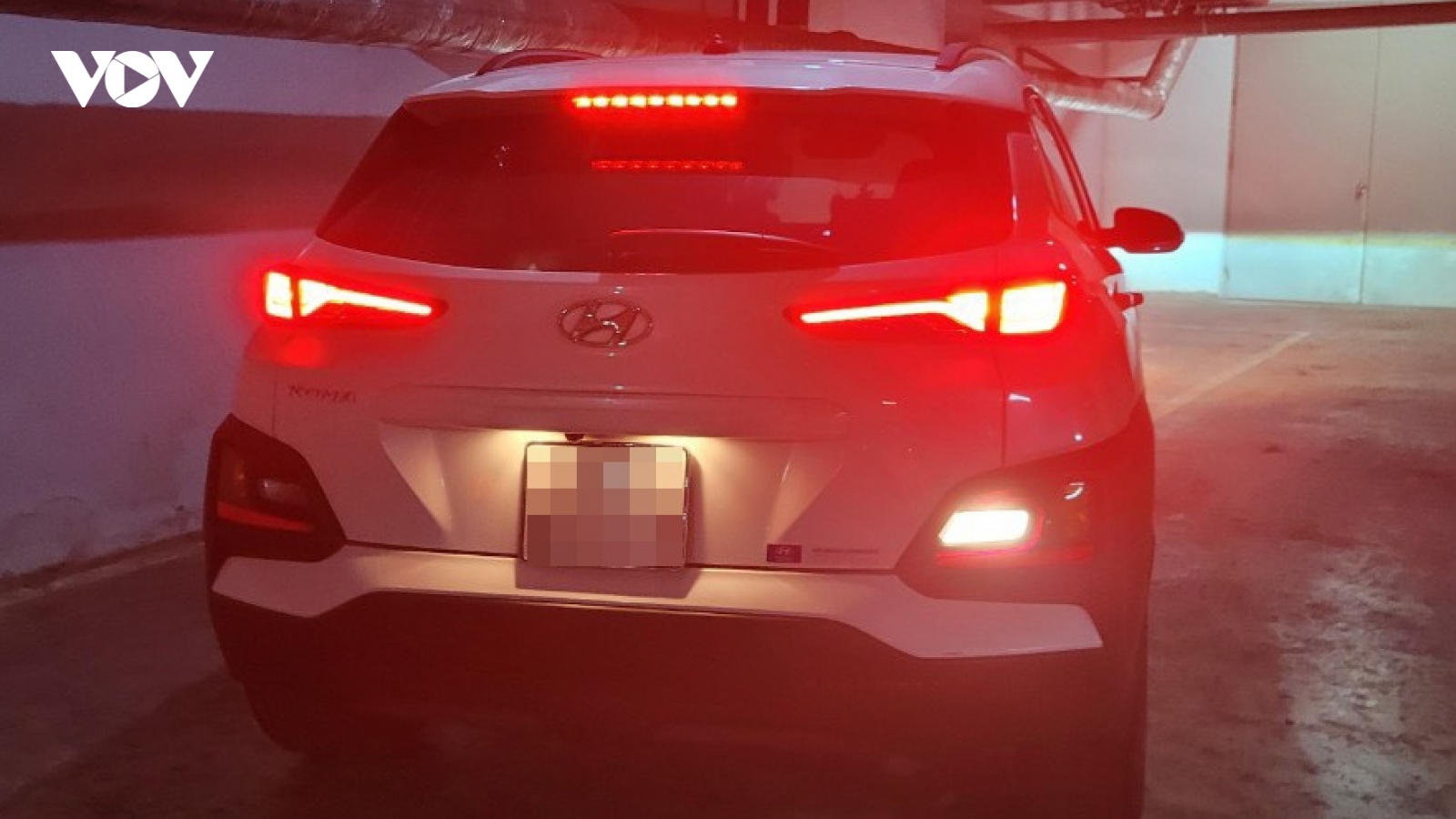Từ chối đăng kiểm đối với xe một đèn lùi là chưa chính xác
