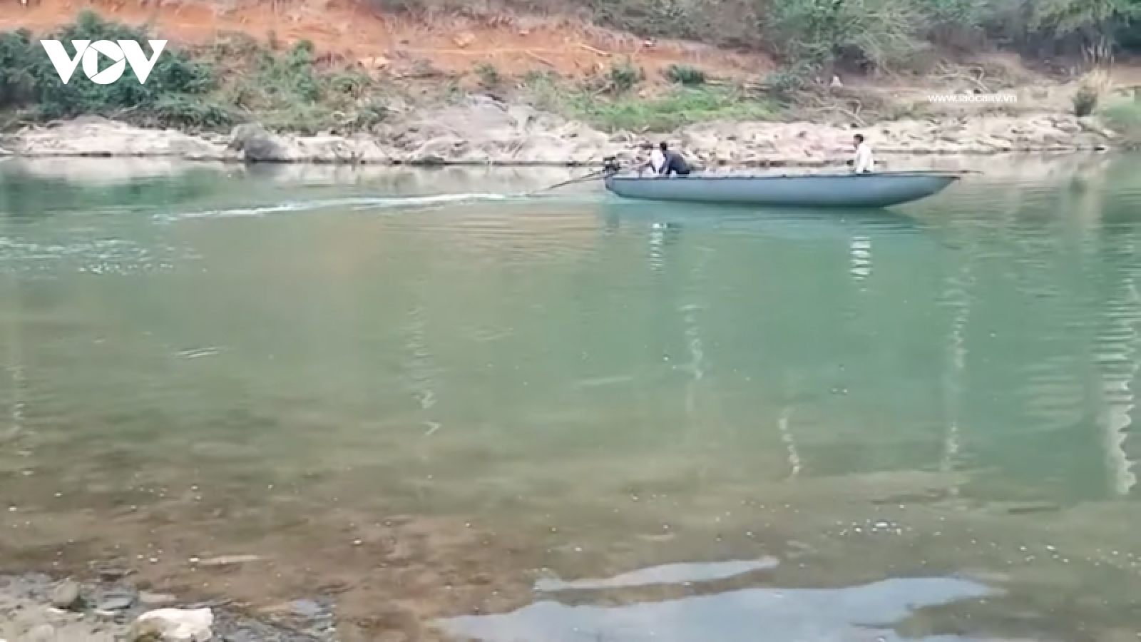 Vẫn chưa tìm thấy 2 người nghi mất tích trên sông Hồng ở Lào Cai