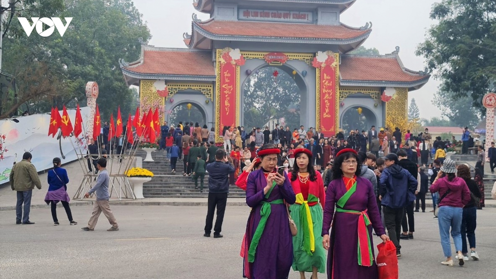 Về hội Lim nghe làn điệu quan họ “vang, rền, nền, nảy”