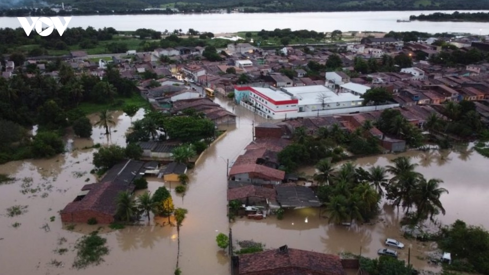 Mưa lớn gây lở đất và lũ lụt ở Brazil khiến 65 người thiệt mạng
