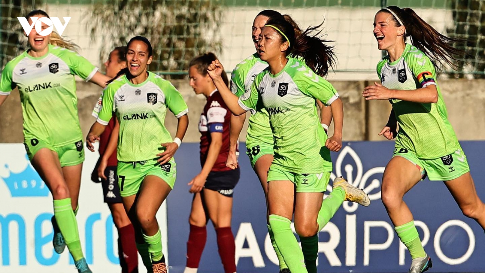 Huỳnh Như trở về Việt Nam khi Lank FC không thi đấu