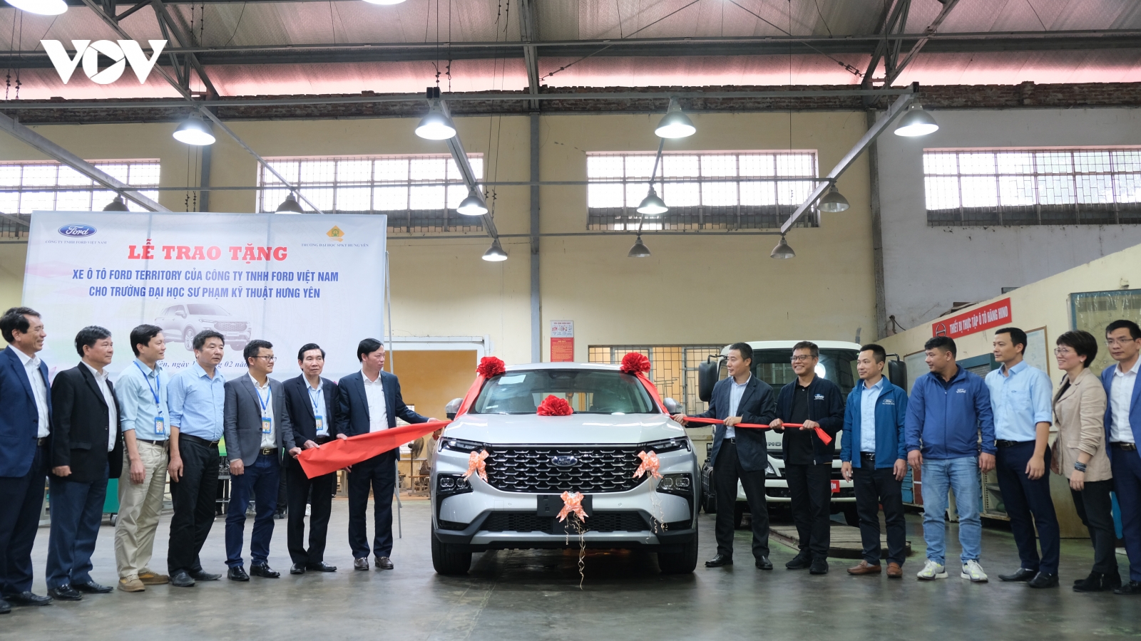 Ford trao tặng động cơ, hộp số cho nhiều trường đại học
