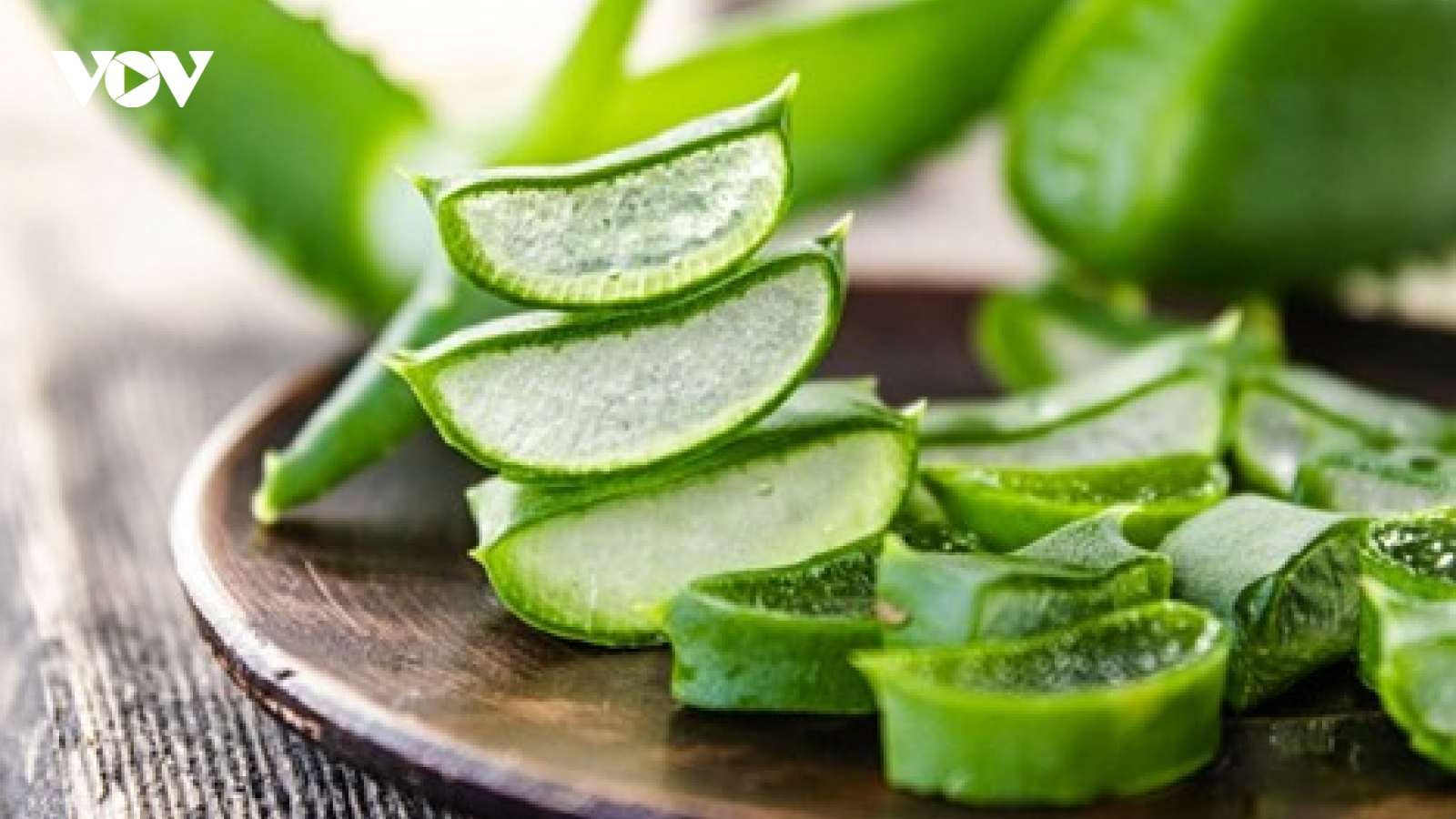 Làm thế nào để móng tay luôn trắng sáng?