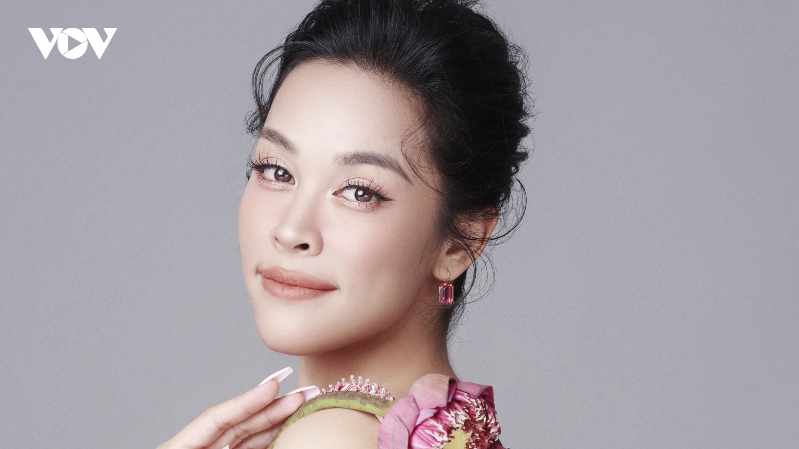 Chuyện showbiz: "O Sen" Ngọc Mai bị lập group anti với 37.000 thành viên