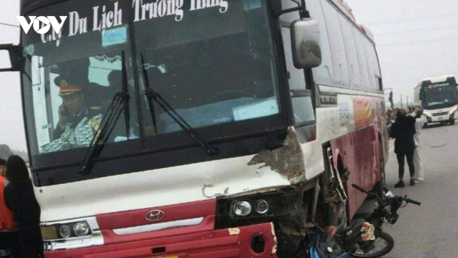 Va chạm với ô tô chở tân binh, 2 thanh niên đi xe máy tử vong tại chỗ