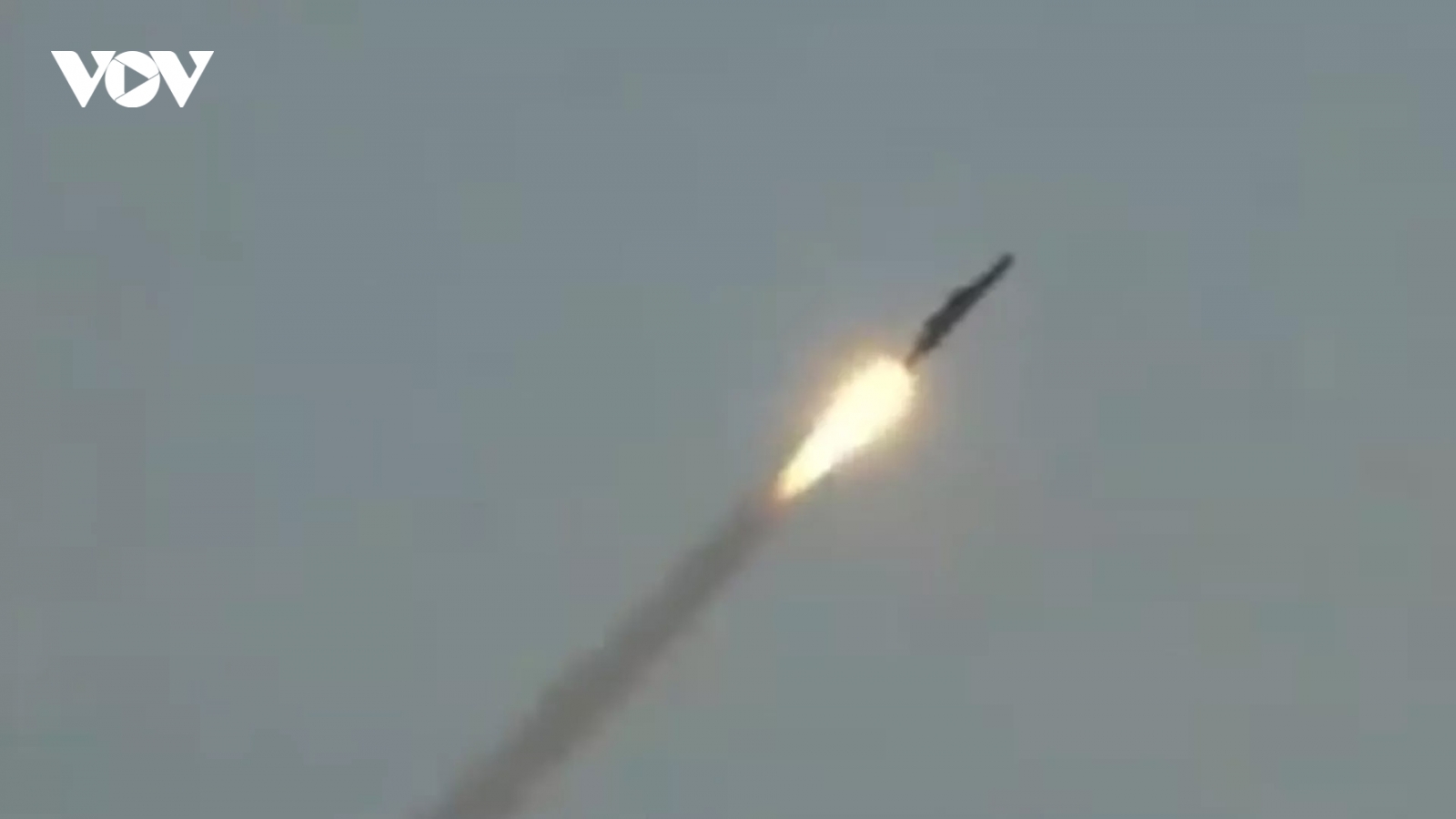 Iran tiết lộ tên lửa siêu thanh tầm xa mới có tầm bắn 1.650km