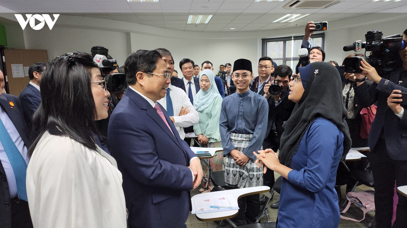 Thủ tướng Phạm Minh Chính thăm trường Đại học Quốc gia Brunei