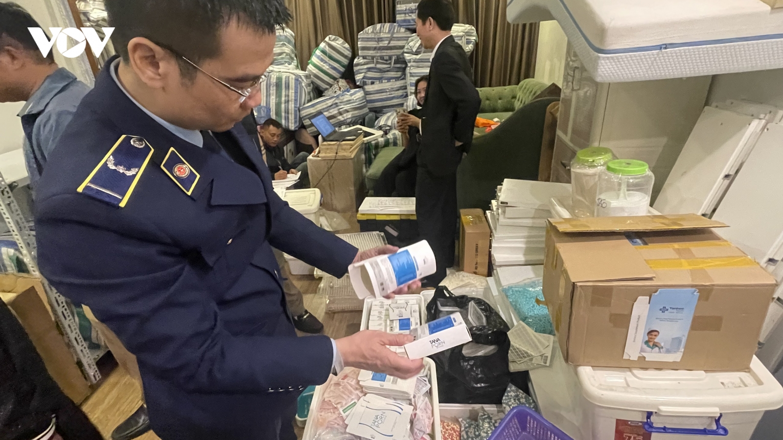 Hà Nội phát hiện gần 3 tấn nguyên liệu thuốc, thực phẩm chức năng không rõ nguồn gốc