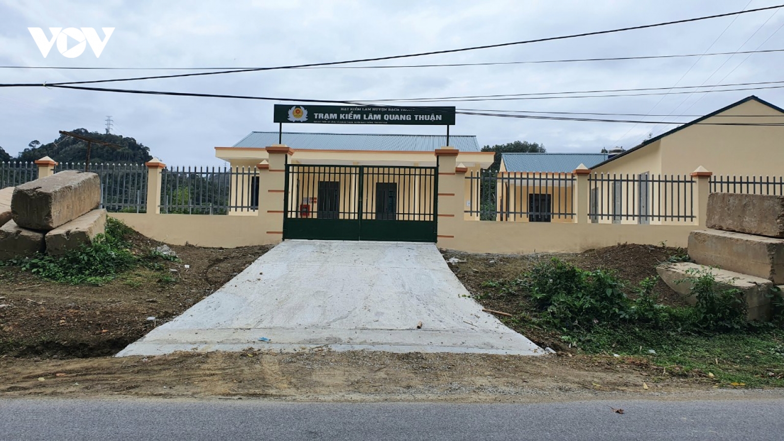 Hàng loạt công trình vi phạm hành lang đường bộ ở Bắc Kạn