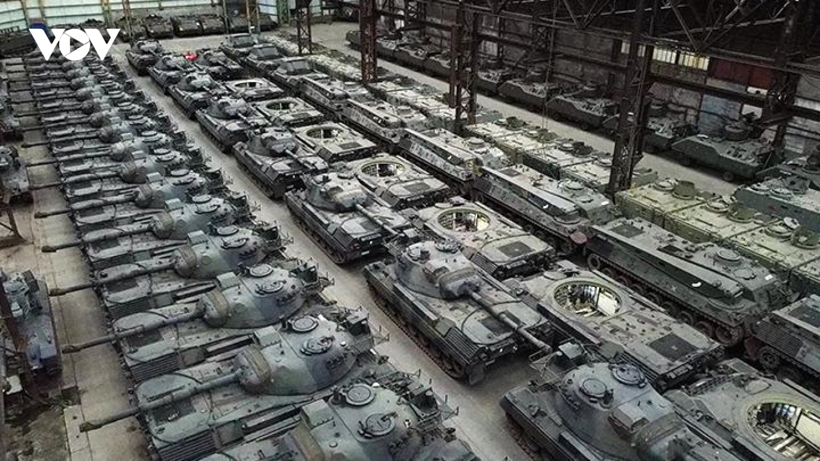 Trùm buôn vũ khí của Bỉ muốn cung cấp hàng loạt xe tăng cũ cho Ukraine