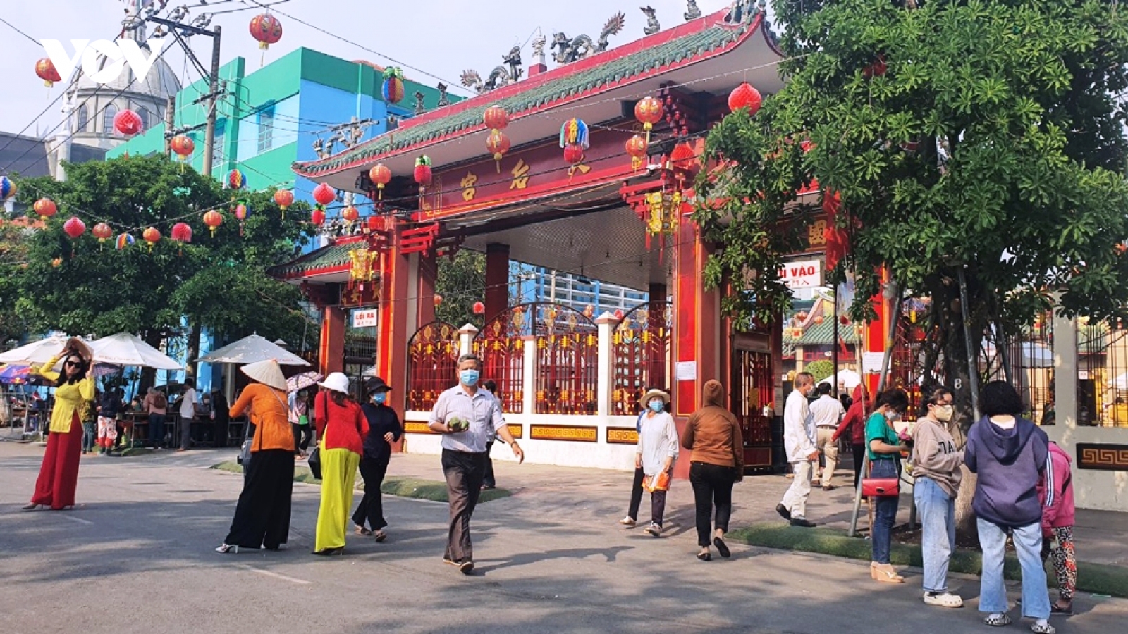 Lượng khách viếng chùa Bà Bình Dương đông trở lại sau 2 năm dịch COVID-19