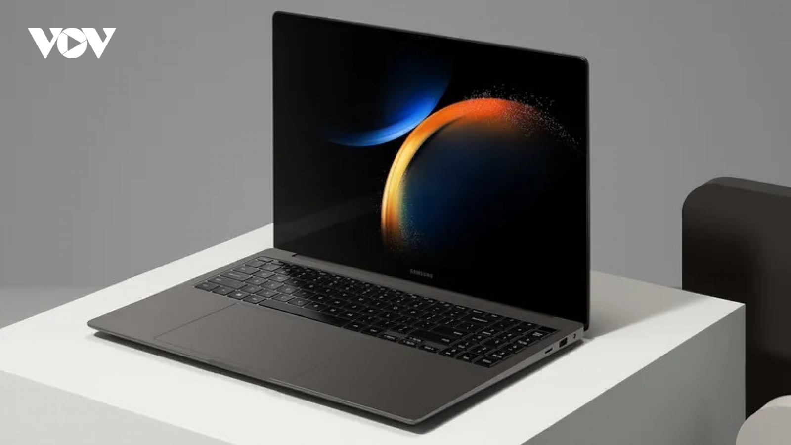 Samsung Galaxy Book3 Ultra là đối thủ đáng gờm của Apple