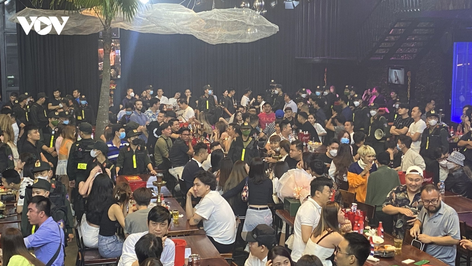 Đột kích quán bia, phát hiện 20 người dương tính ma túy