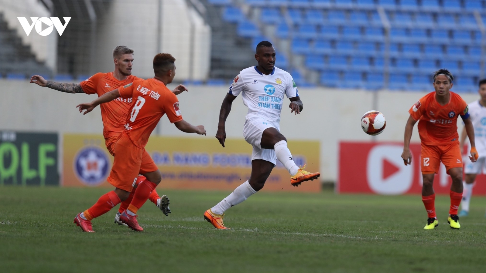 Dẫn đầu V-League sau 2 vòng, Nam Định vẫn thay ngoại binh