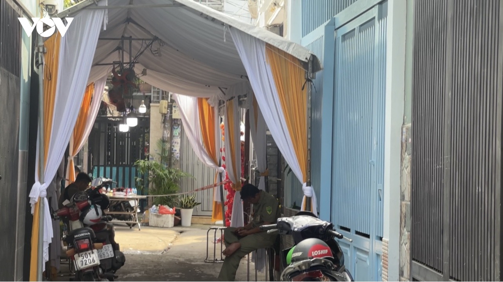 Công an điều tra vụ hai người đàn ông rơi từ tầng 2 xuống đất sau buổi tiệc