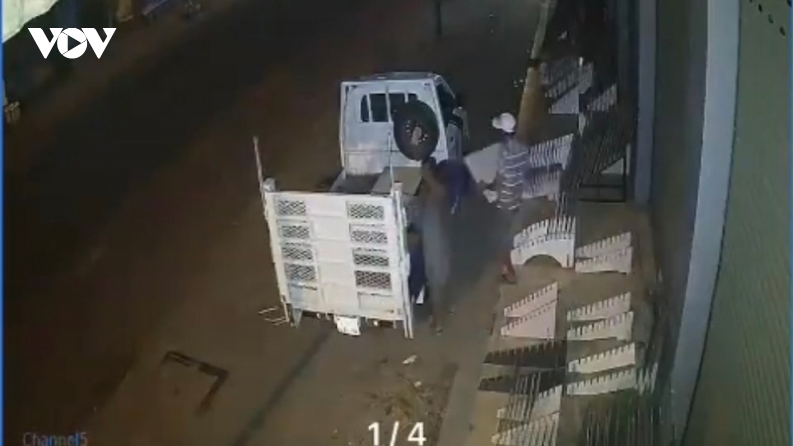 Xử lý 2 đối tượng dùng xe tải trộm gạch men trưng bày về lót nhà ... cho đẹp