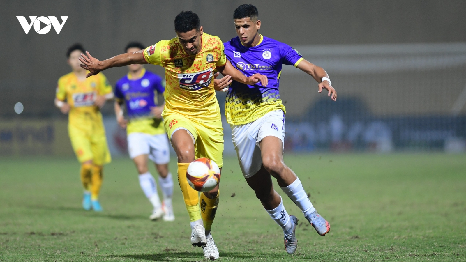Xà ngang cứu thua, Hà Nội FC hòa hú vía trước Thanh Hóa trên sân nhà Hàng Đẫy