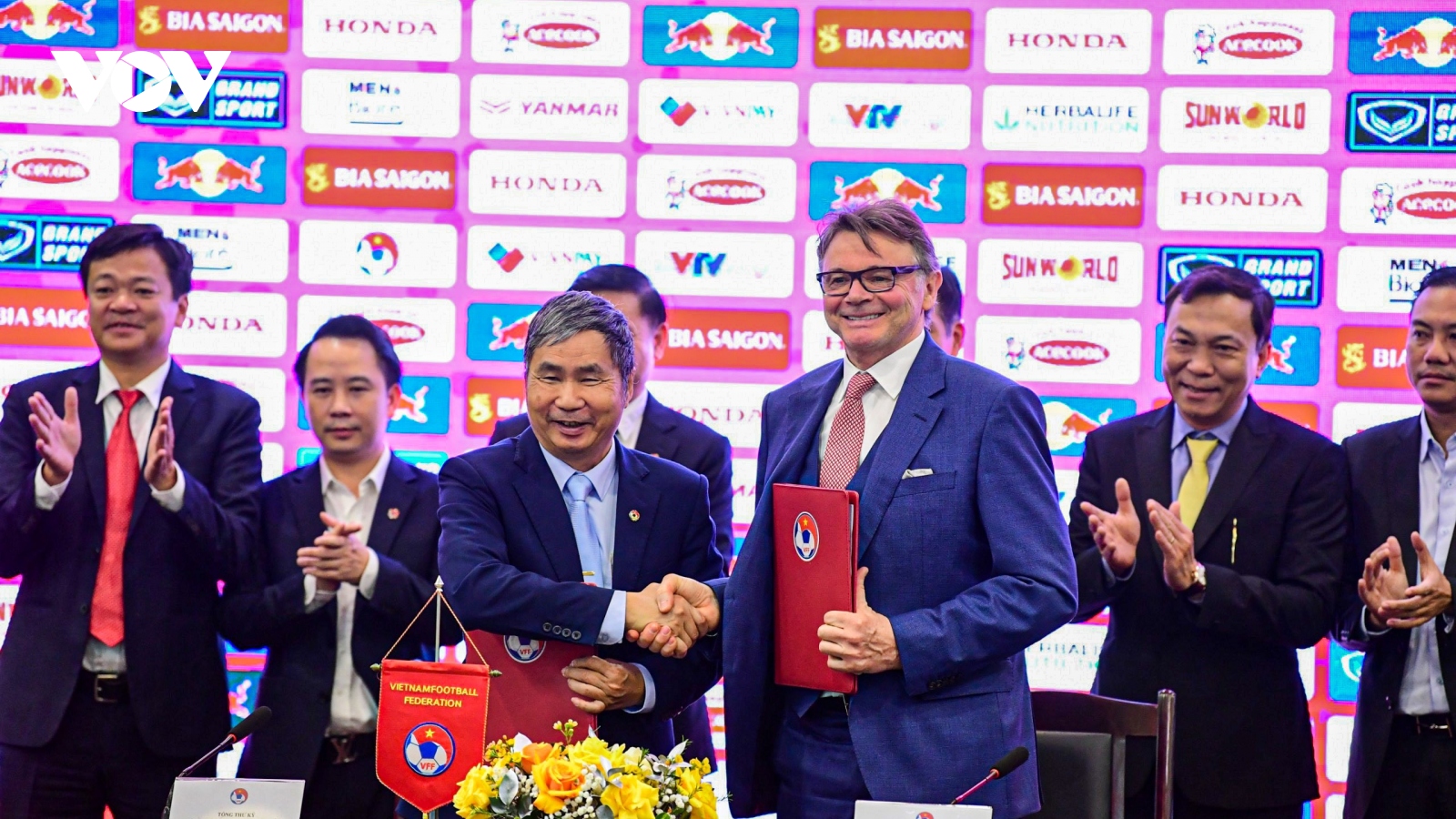 HLV Troussier: "ĐT Việt Nam có thể thắng ĐT Nhật Bản"