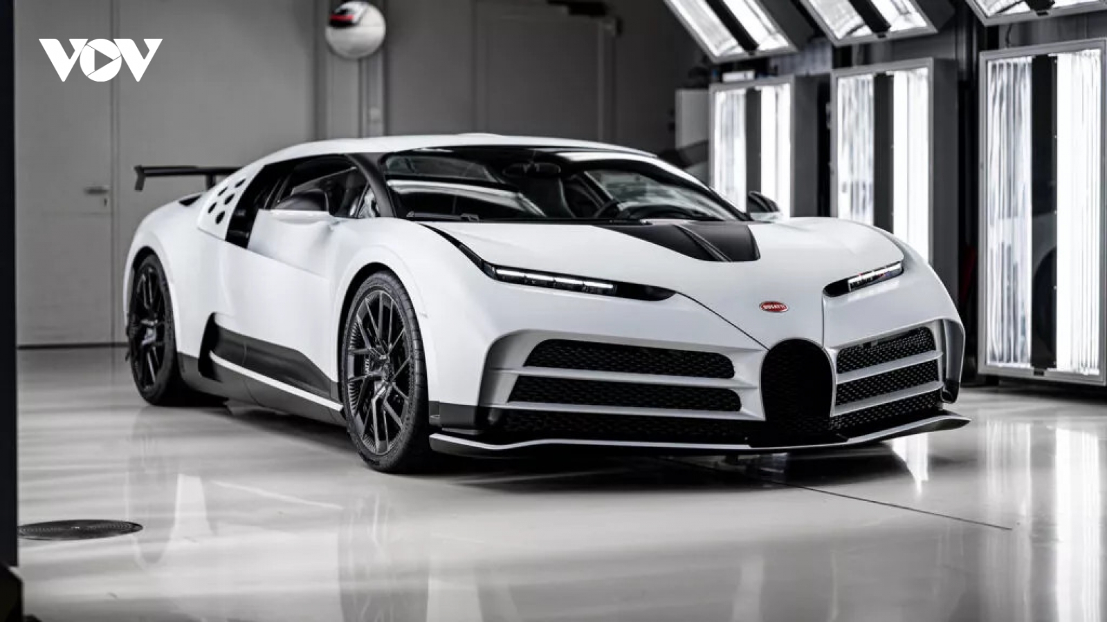Bugatti thuê hẳn chuyên gia để "soi" lỗi sai đến từng milimet