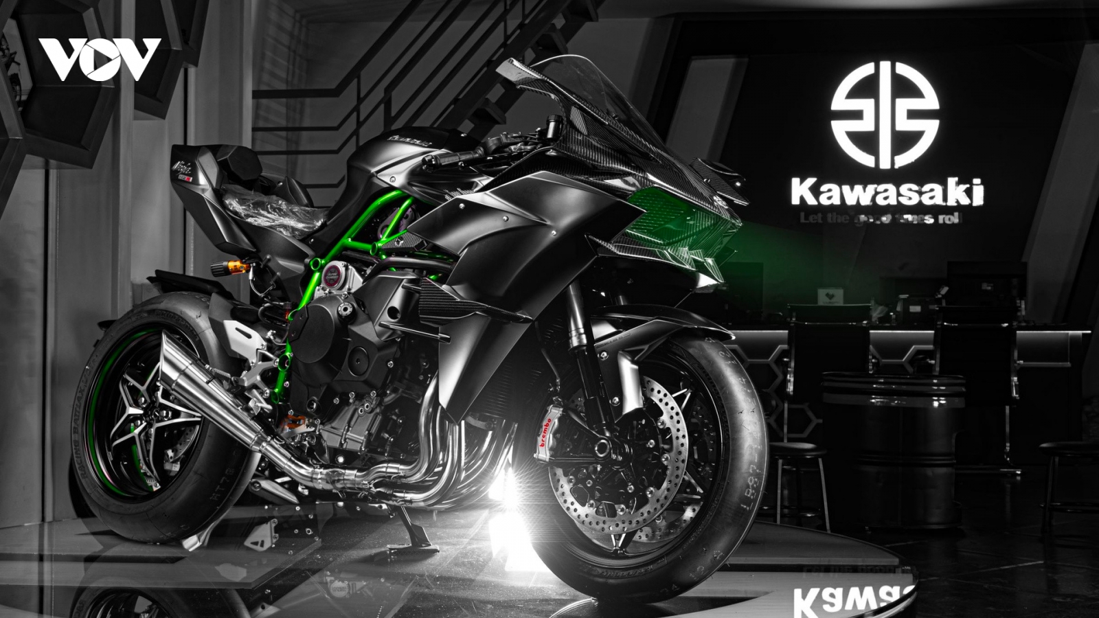 Cận cảnh Kawasaki H2R giá 1,8 tỷ đồng không thể chạy trên phố tại Việt Nam