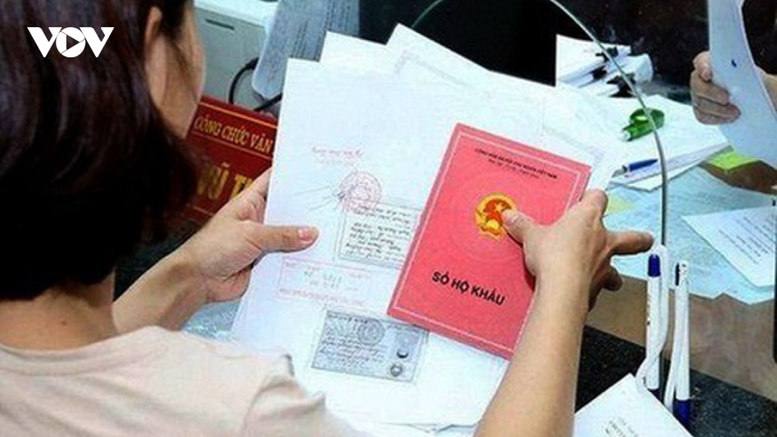 Hà Nội dừng yêu cầu phụ huynh xác nhận cư trú cho con chuyển cấp