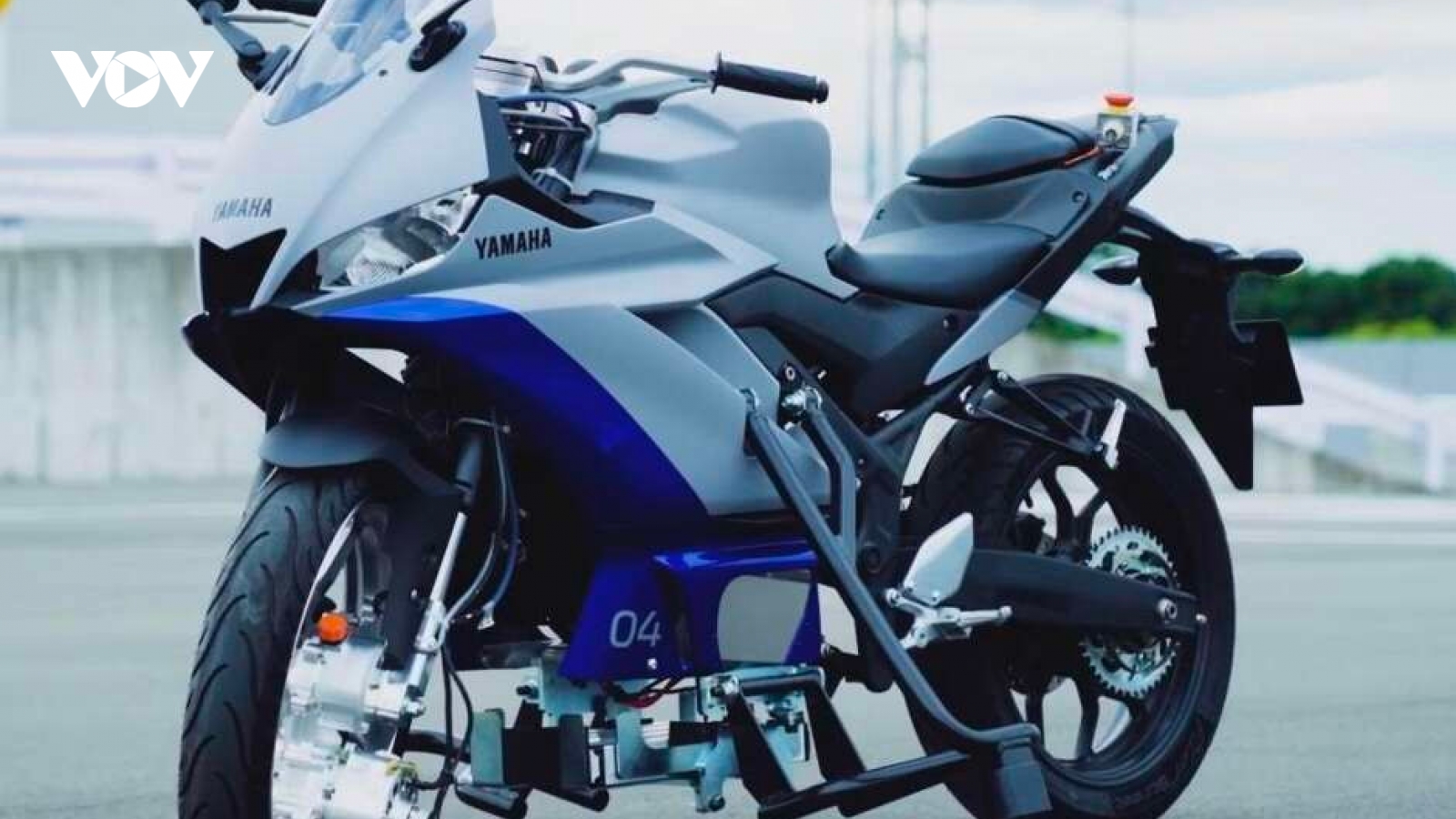 Yamaha giới thiệu công nghệ xe máy tự cân bằng