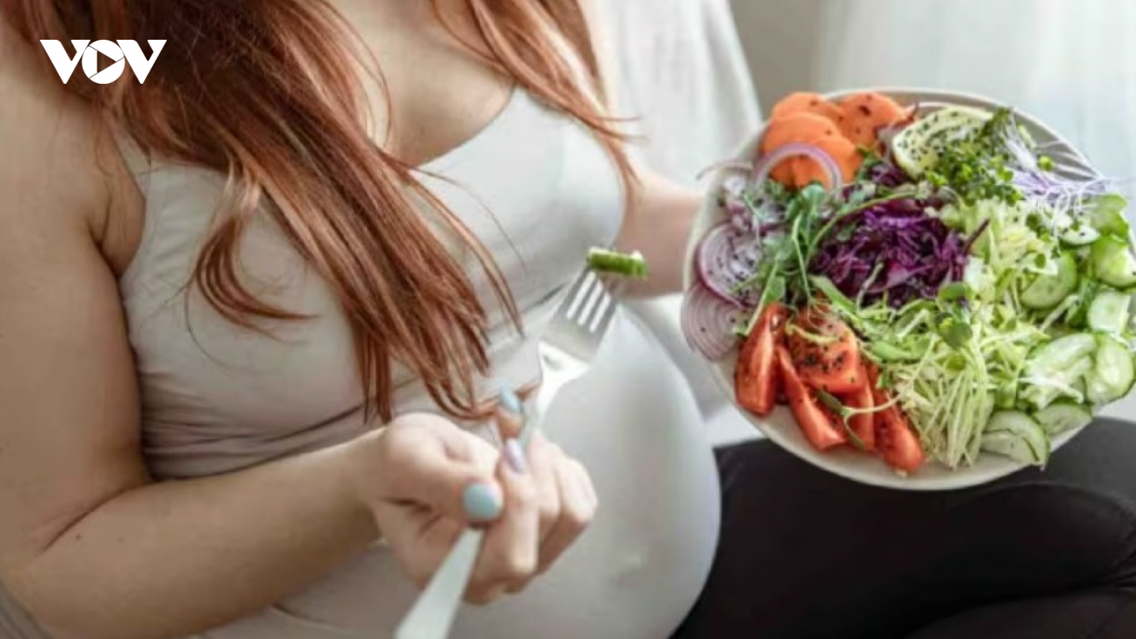 Chế độ dinh dưỡng cần thiết cho bà bầu trong mùa hè