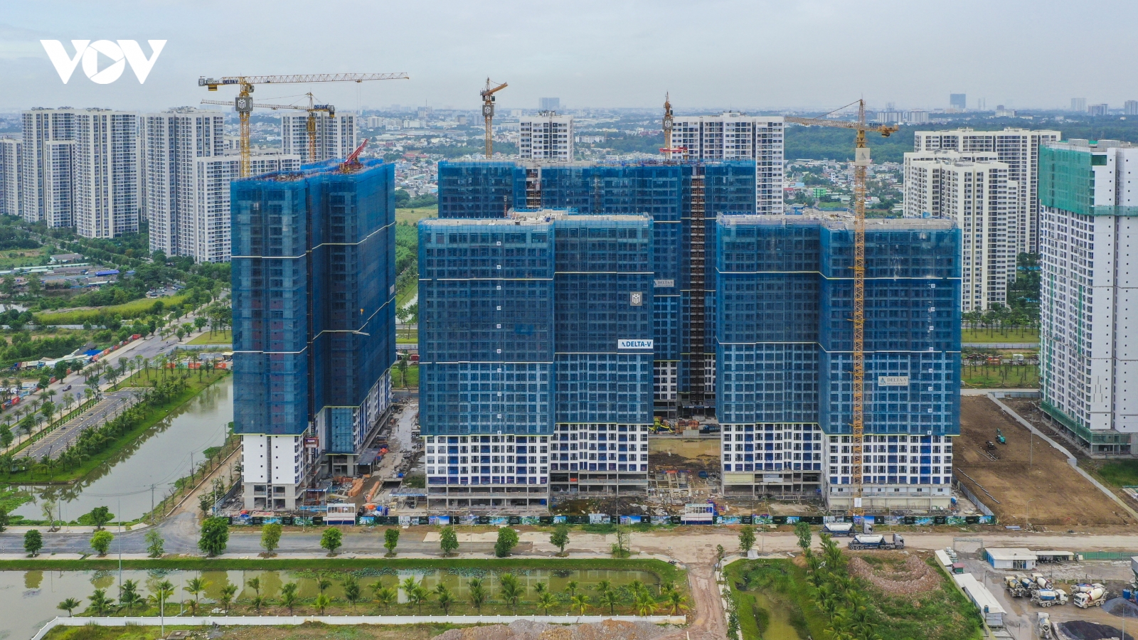 Masterise Homes chính thức cất nóc LUMIÈRE Boulevard