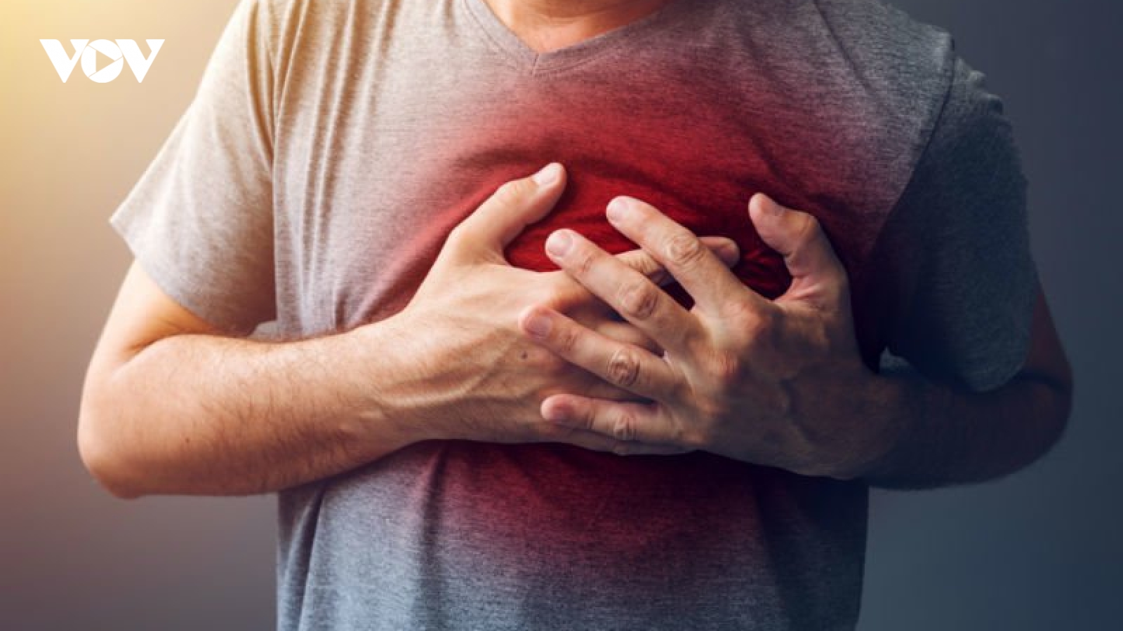 Đau tức ngực có thể là dấu hiệu đã mắc giang mai và nhiều bệnh nguy hiểm khác