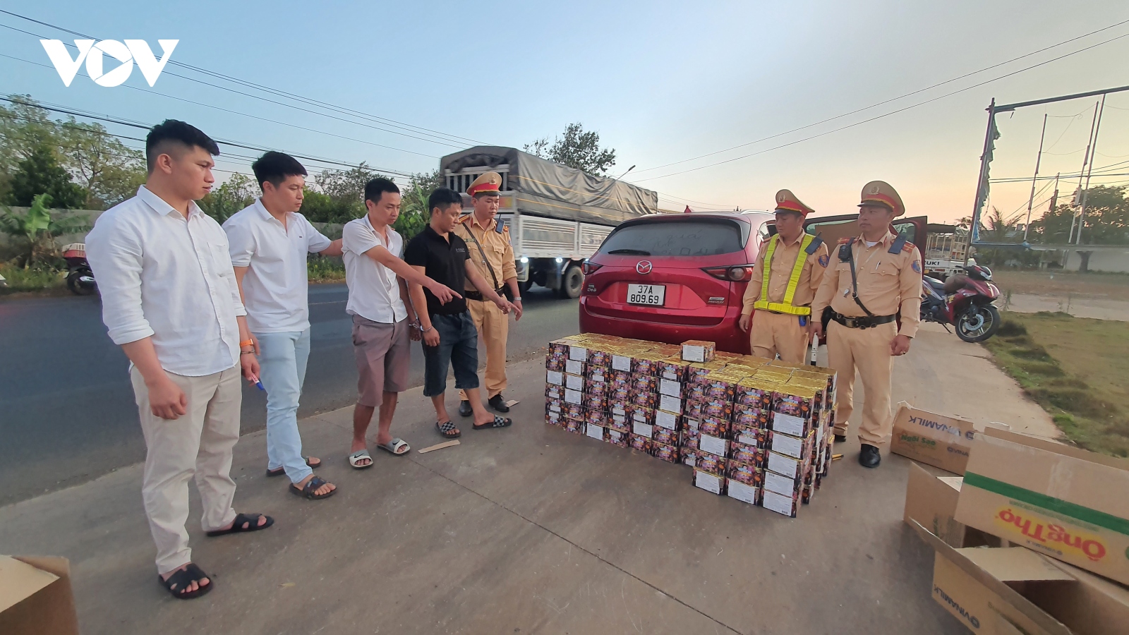 Đắk Lắk phát hiện vụ vận chuyển pháo lớn, ngụy trang dưới mác "sữa ông Thọ"