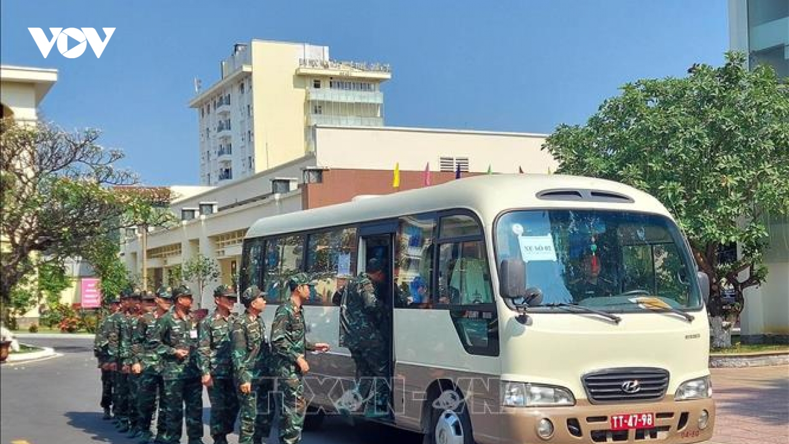 Kiểm định viên quân sự xuất quân hỗ trợ kiểm định xe cơ giới tại khu vực phía Nam