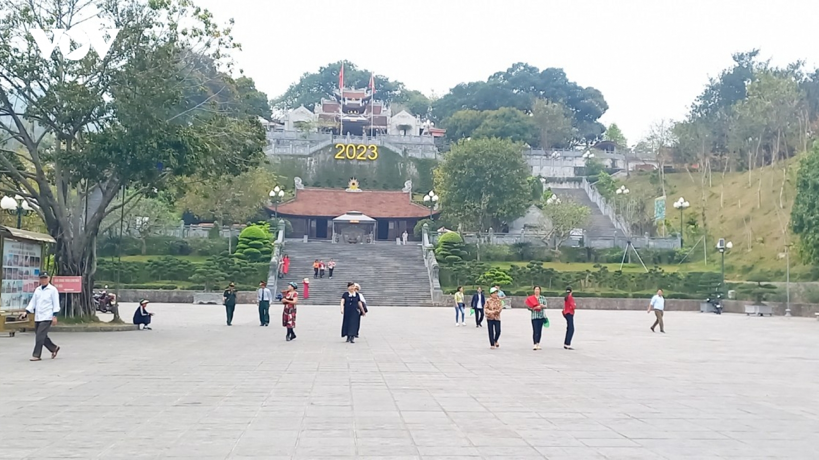 Mỗi năm tiếp nhận 30 tỷ tiền công đức, đền Cửa Ông quản lý ra sao?