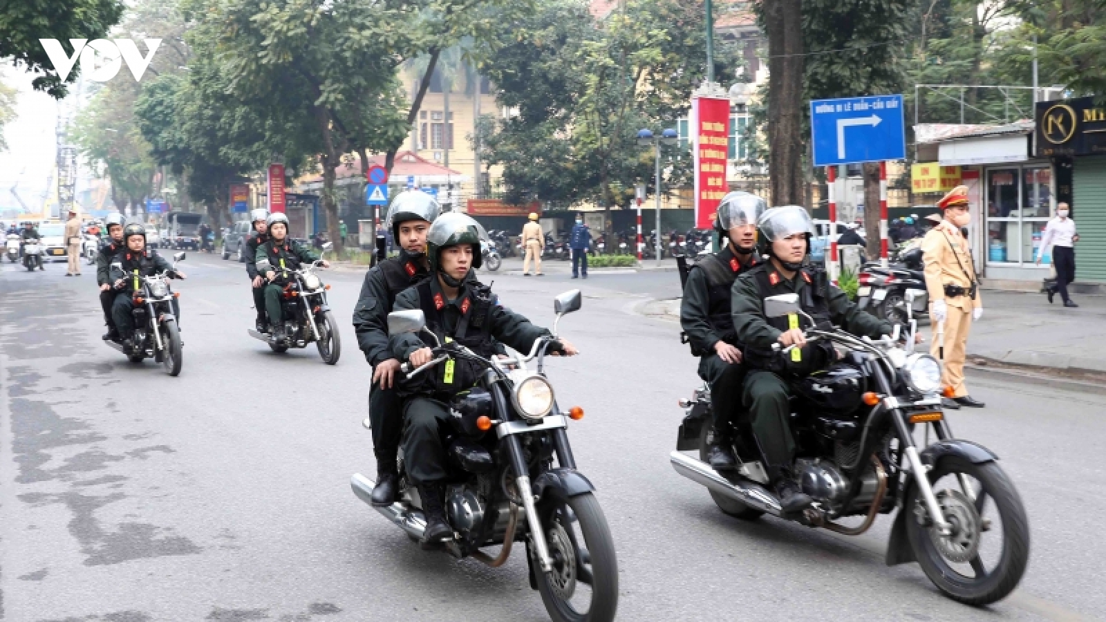 Hà Nội ra quân tổng kiểm tra xử lý vi phạm trật tự giao thông, trật tự đô thị