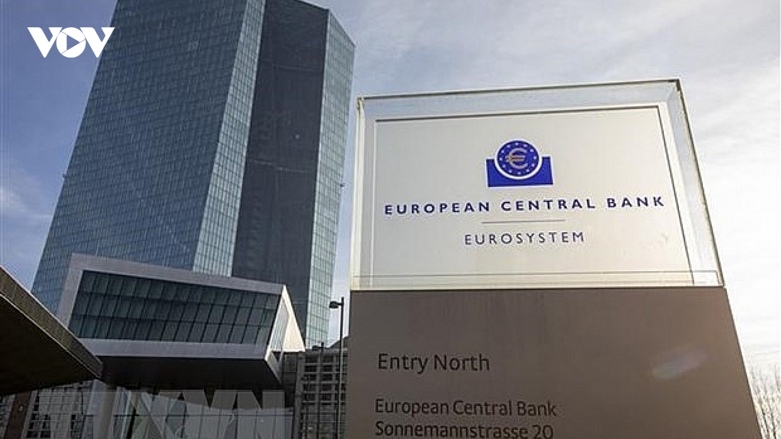 ECB cam kết giảm lạm phát trước những biến động tài chính gần đây