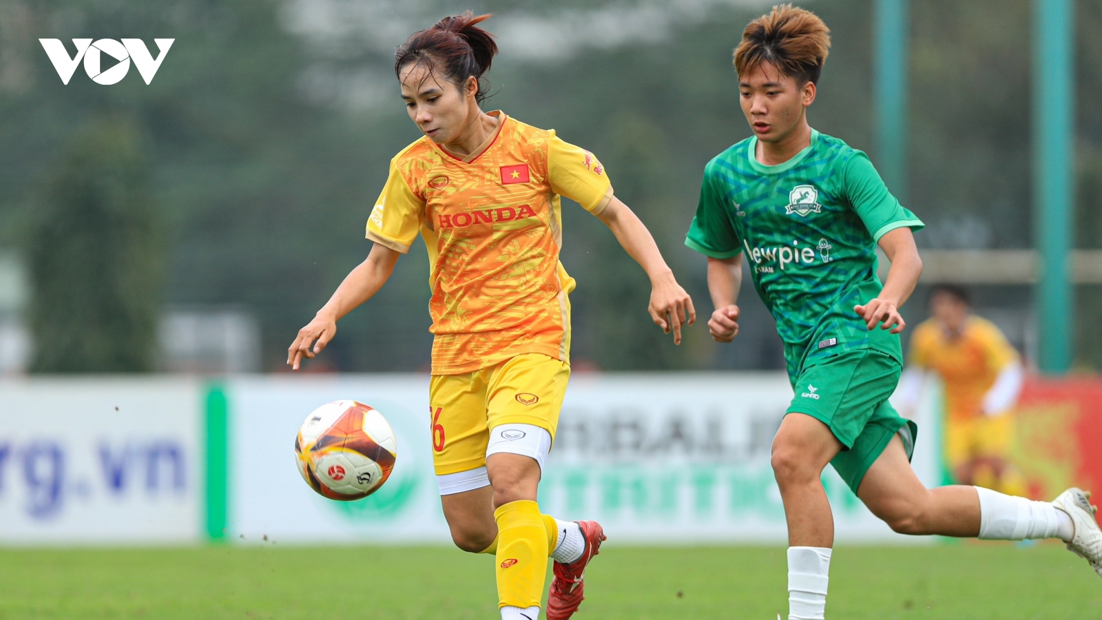 ĐT nữ Việt Nam thua trận đấu tập với "quân xanh" U15 Phù Đổng