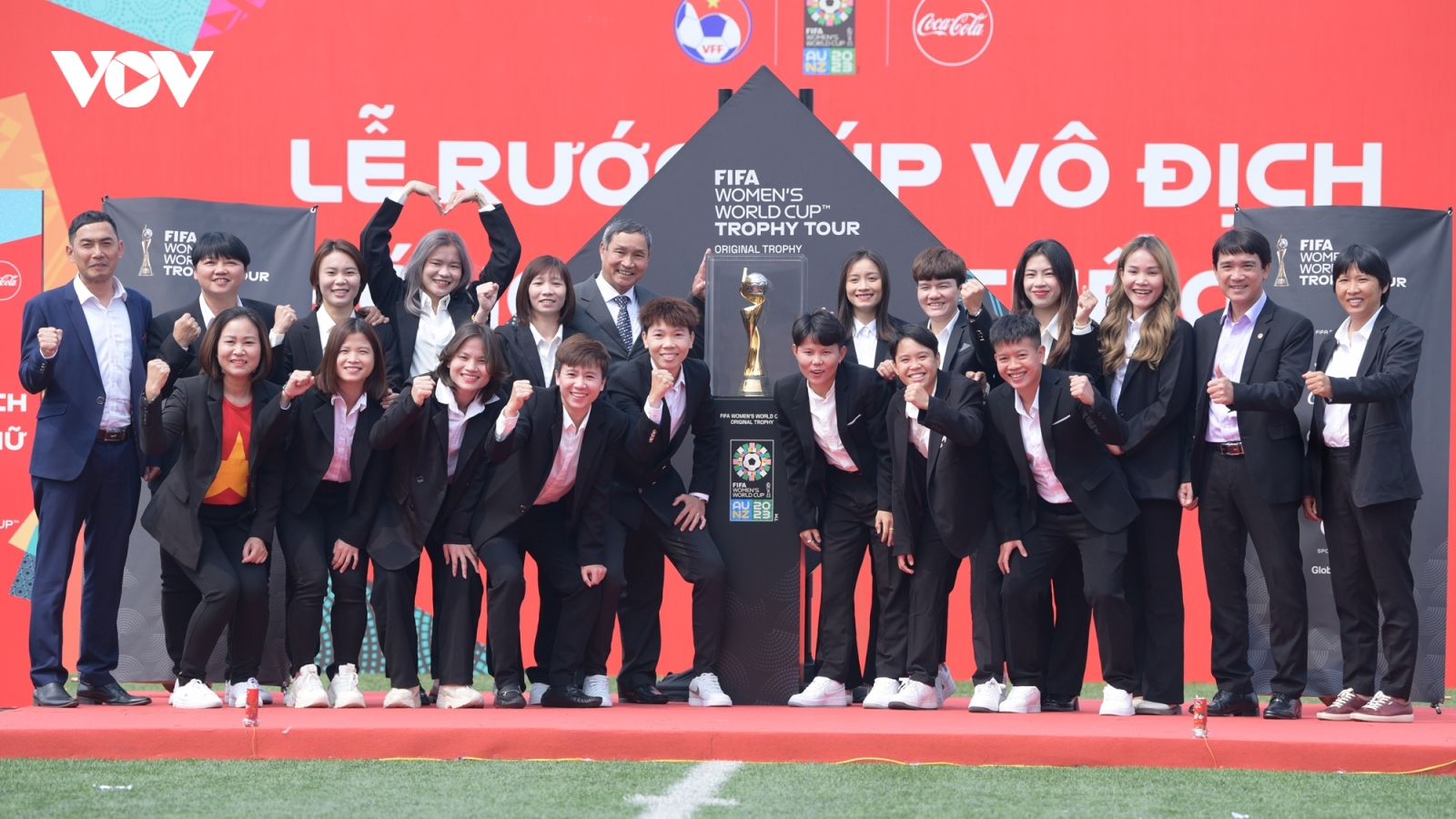 Cúp vàng World Cup nữ tới Việt Nam, thổi bùng cảm hứng bóng đá