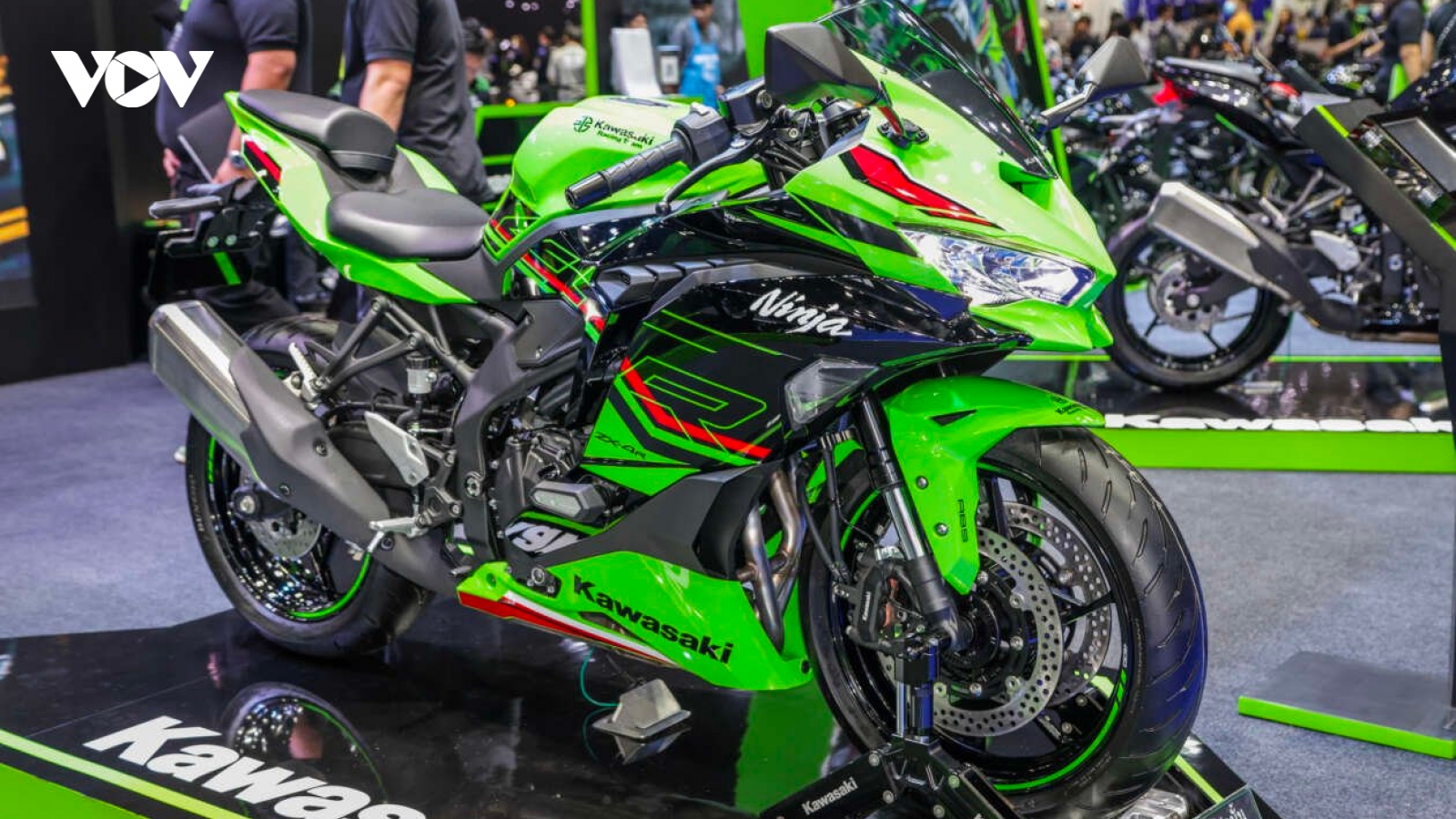 Cận cảnh Kawasaki ZX-4R 2023 vừa ra mắt