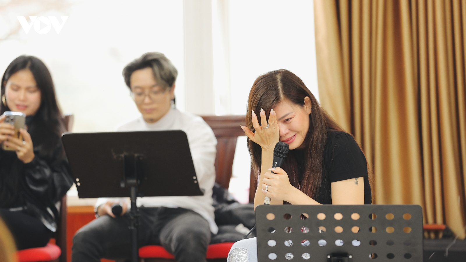 Ngọc Anh 3A khóc nức nở khi hát ca khúc chồng cũ từng phối khí