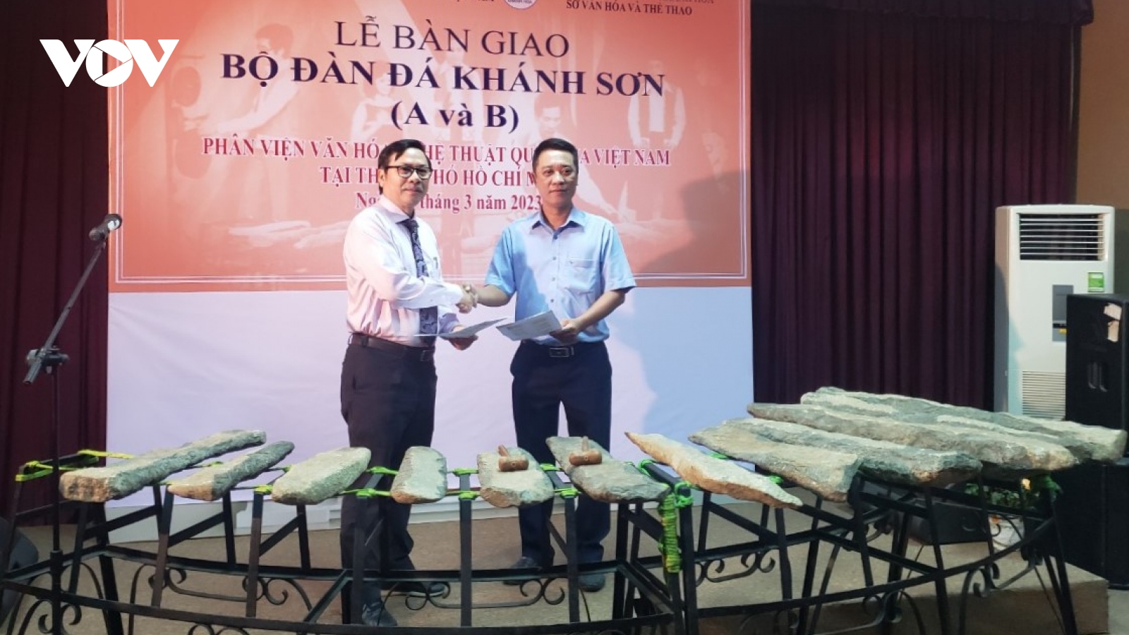 Sau hơn 40 năm, 2 bộ đàn đá Khánh Sơn được giao trở lại tỉnh Khánh Hòa