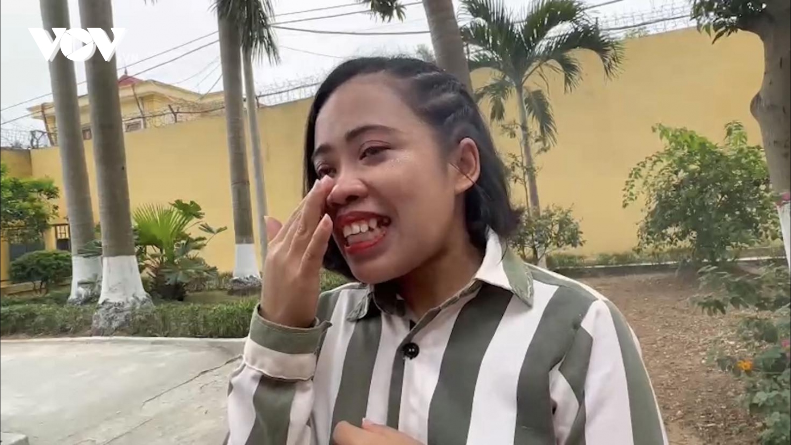 Nữ phạm nhân người Indonesia trong trại giam ở Việt Nam bật khóc khi nhắc đến mẹ