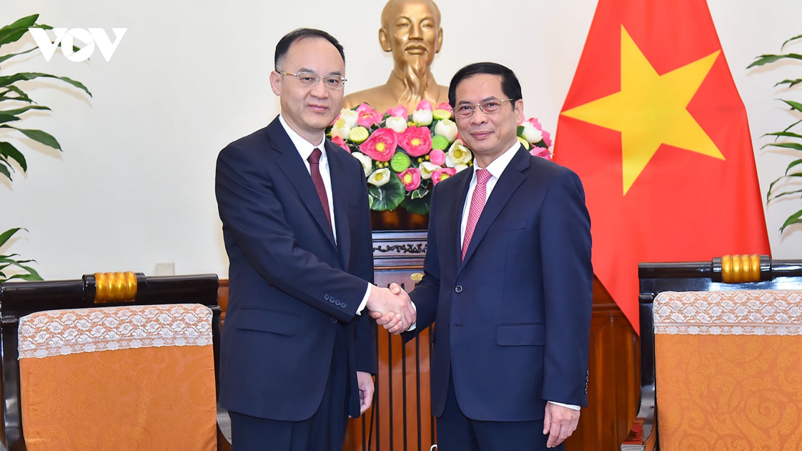 Bộ trưởng Bùi Thanh Sơn tiếp Trợ lý Bộ trưởng Bộ Ngoại giao Trung Quốc Nông Dung