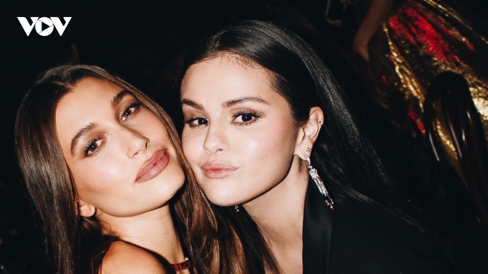 Vợ Justin Bieber cảm ơn Selena Gomez vì đã bênh vực mình trước những lời dọa nạt