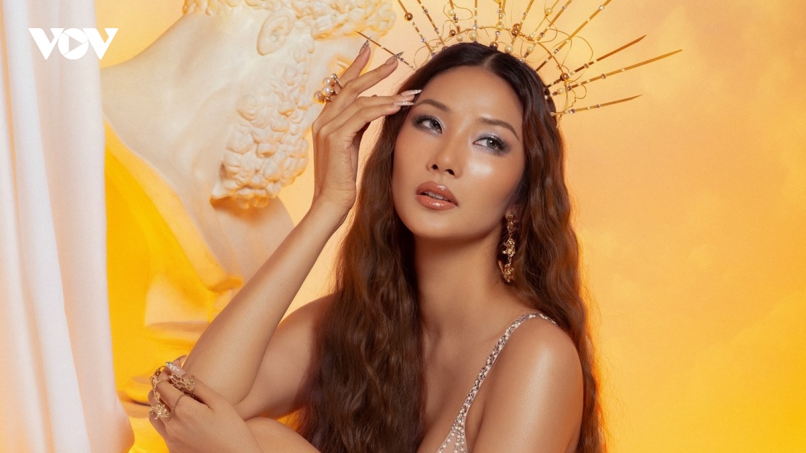 Á hậu Hoàng Thùy bất ngờ viết cho tuổi 30, tiết lộ "hơi sợ" vì chưa lấy chồng