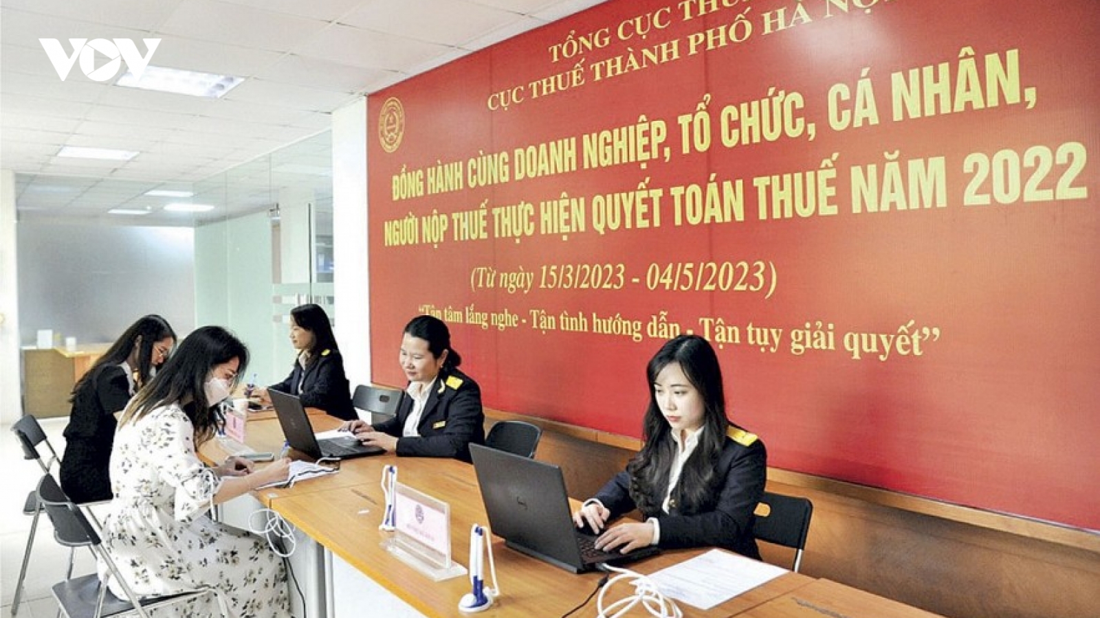 Hỗ trợ quyết toán thuế cho hơn 200.000 người nộp thuế Hà Nội