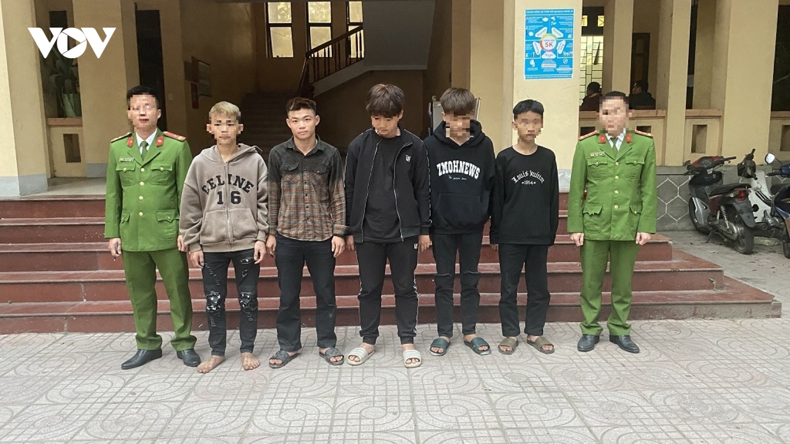 Bắt giữ nhóm đối tượng ném đá xe khách trên quốc lộ 1A