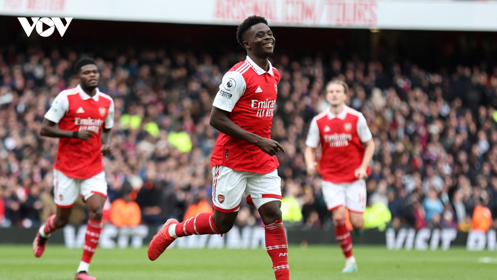 Hàng công bùng nổ, Arsenal thắng tưng bừng Crystal Palace