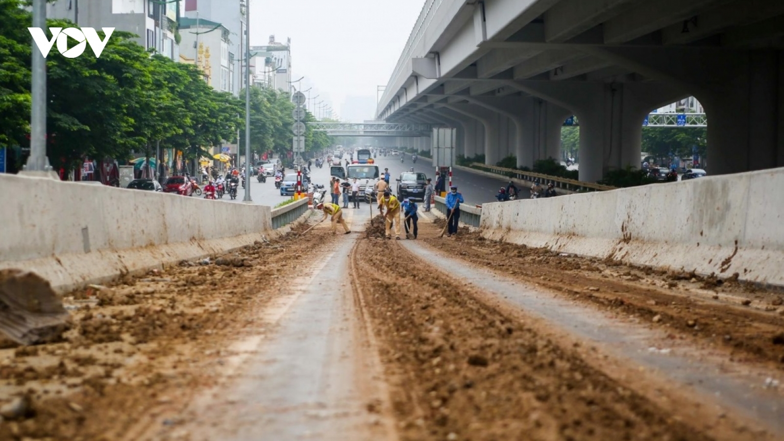Hà Nội xử lý các phương tiện làm rơi vãi gây ô nhiễm môi trường