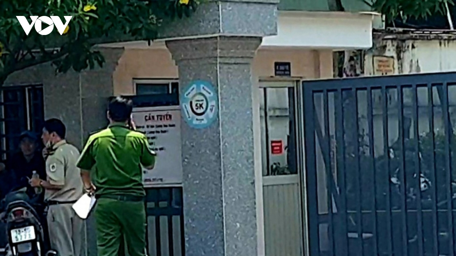 Đến thay ca, nam bảo vệ hốt hoảng thấy đồng nghiệp chết trong phòng trực