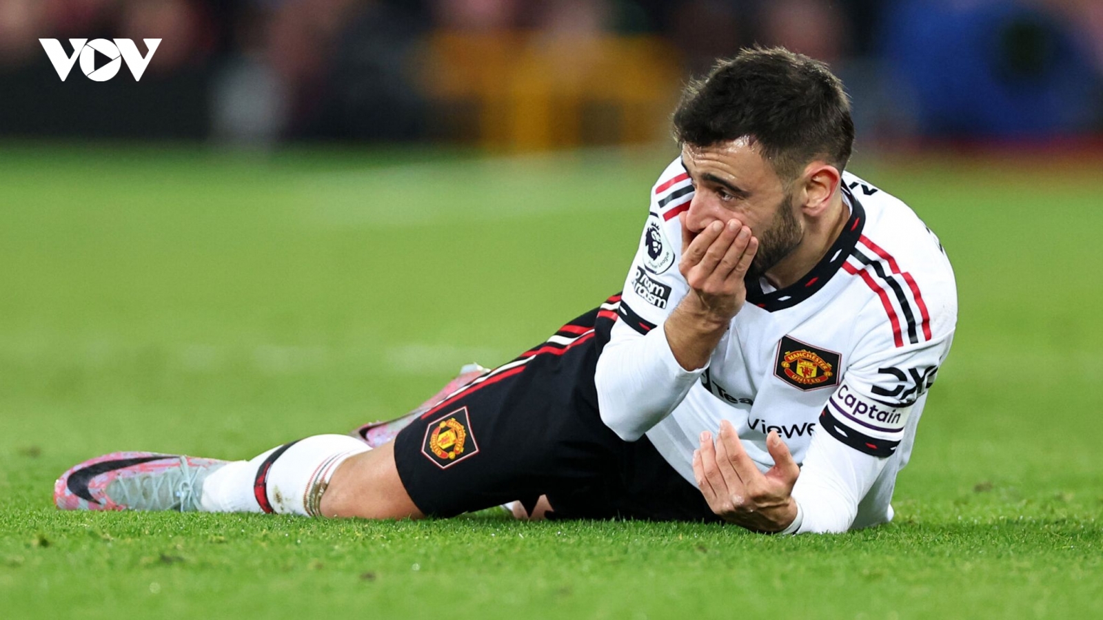 Bruno Fernandes không xứng đáng đeo băng đội trưởng MU?